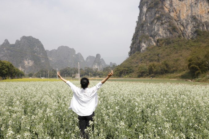 李現(xiàn)徒步魚子西，探索之旅與自我挑戰(zhàn)之路