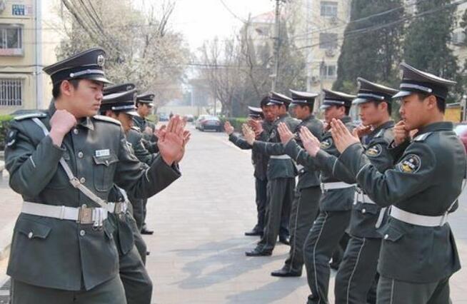 加拿大周大福遭搶事件，保安漠視引發(fā)社會(huì)反思