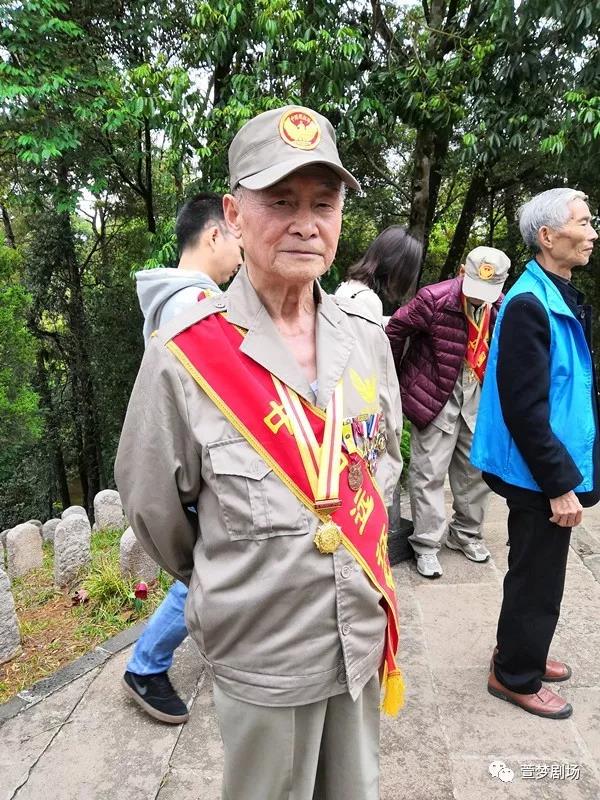 公園重逢，失散74年的95歲老兵偶遇戰(zhàn)友，再現(xiàn)深厚戰(zhàn)友情誼