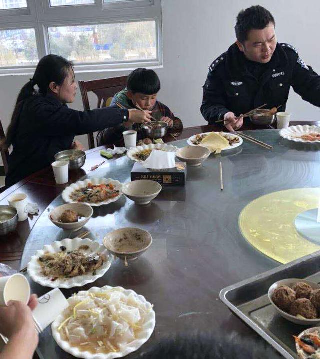 11歲侄子廚藝喚醒沉睡姑姑，暖心飯菜展現(xiàn)神通廚藝