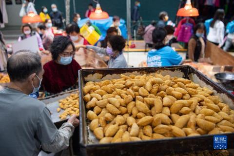 女子食用發(fā)霉年糕引發(fā)肺炎，食品安全與健康警鐘長(zhǎng)鳴