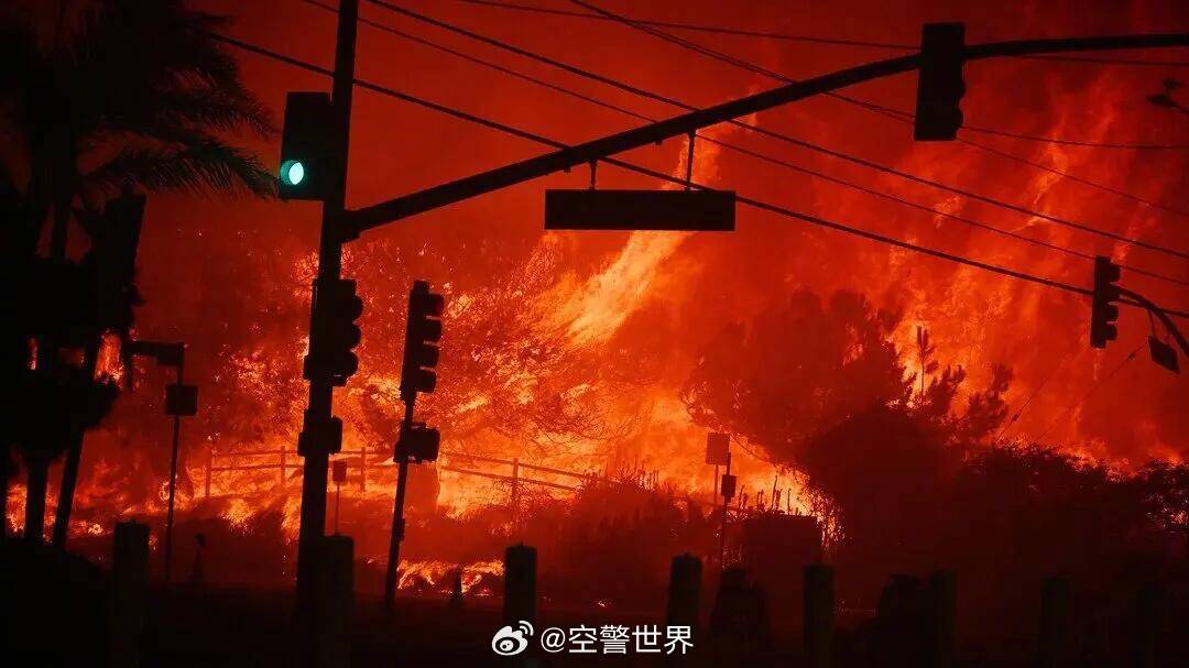 美國(guó)加州南部山火肆虐成災(zāi)，多人死亡悲劇上演