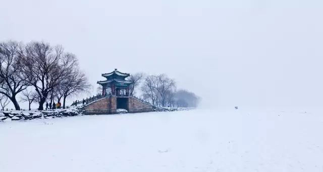 古都西安雪落紛飛，冬日韻味盡顯魅力