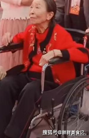 輪椅上的傳奇，88歲高齡的她照亮春晚舞臺