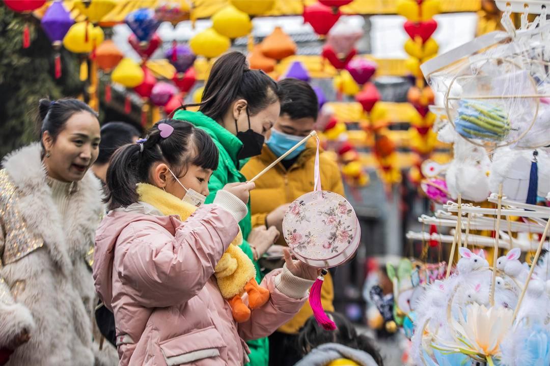 江蘇學(xué)校取消元宵節(jié)報(bào)到，傳統(tǒng)與現(xiàn)代的權(quán)衡之道