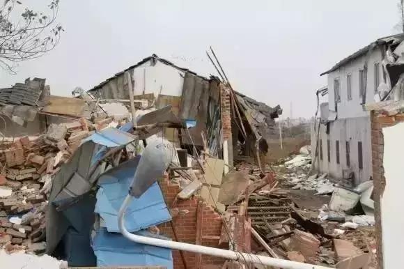 異國(guó)街頭偶遇株洲二中校服，一段跨越國(guó)界的校園情緣傳奇