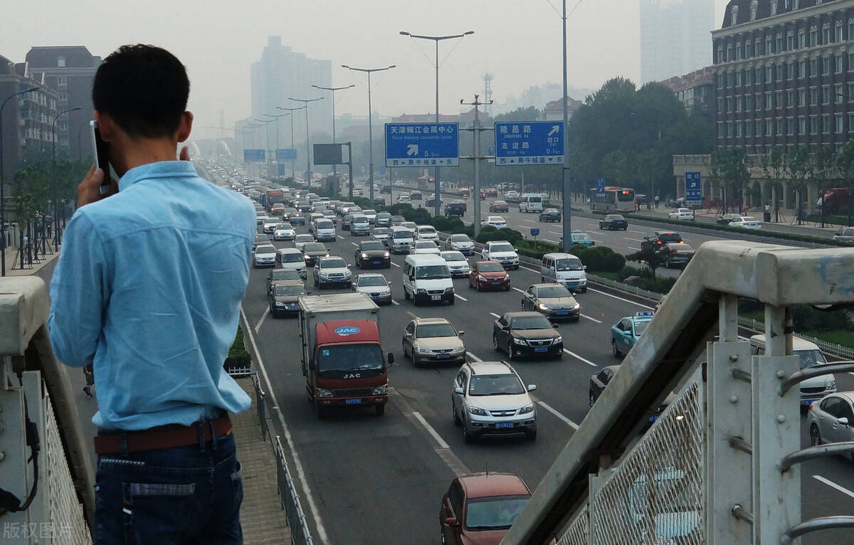 網(wǎng)約車司機(jī)凌晨接單遭遇高額抽成，驚人數(shù)字背后的真相揭秘