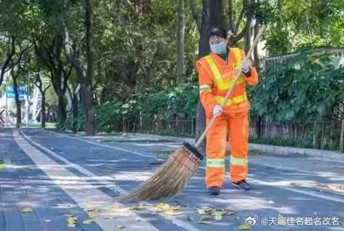 街道辦回應環(huán)衛(wèi)工年齡限制背后的深層考慮，招聘背后的年齡歧視問題探討