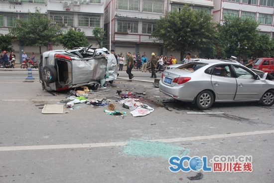 女子感恩愛車背后的故事，父母車禍輕傷，真情流露的瞬間