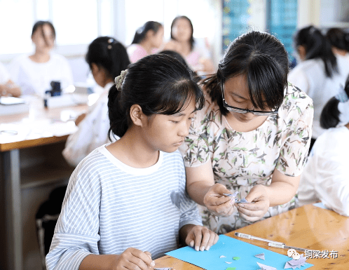 小學老師帶兒子闖教室打學生事件，反思與啟示