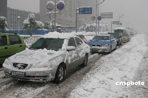 魯A55X7E，暴雪中的公交英雄與掃雪勇者