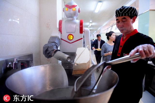 深圳無(wú)人面館，機(jī)器人烹飪新時(shí)代的探索與挑戰(zhàn)