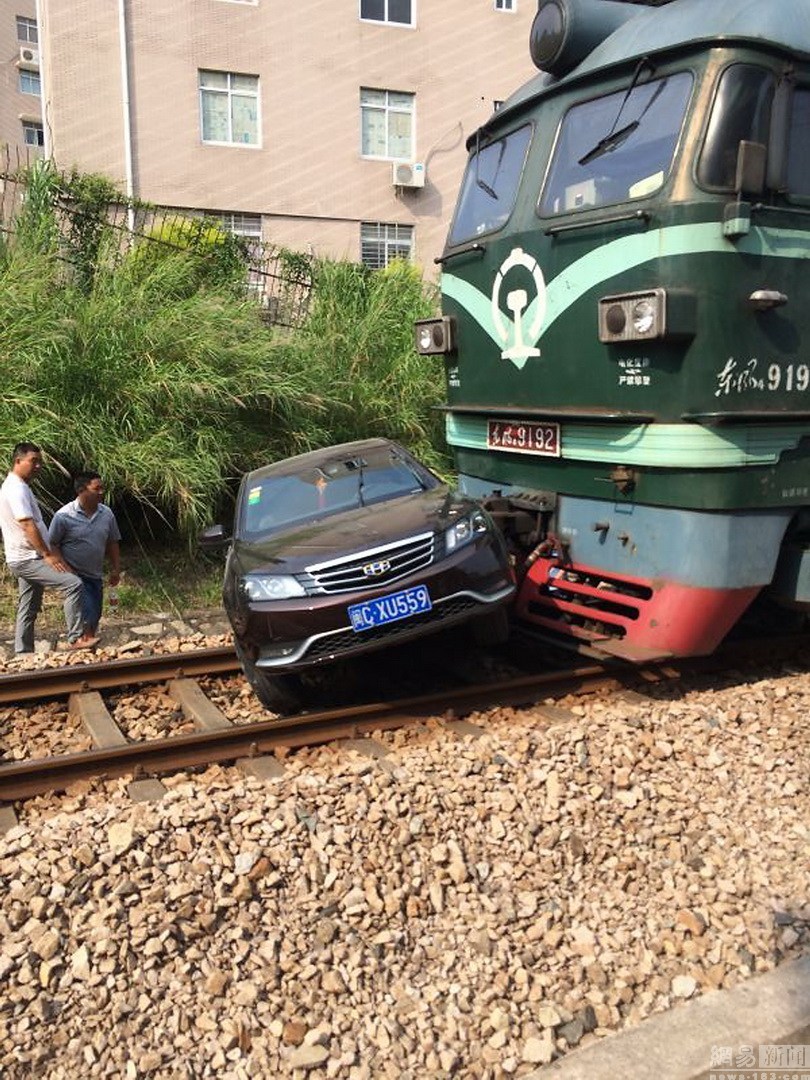 事實與真相揭秘，晉城火車與汽車相撞事件實為謠言剖析