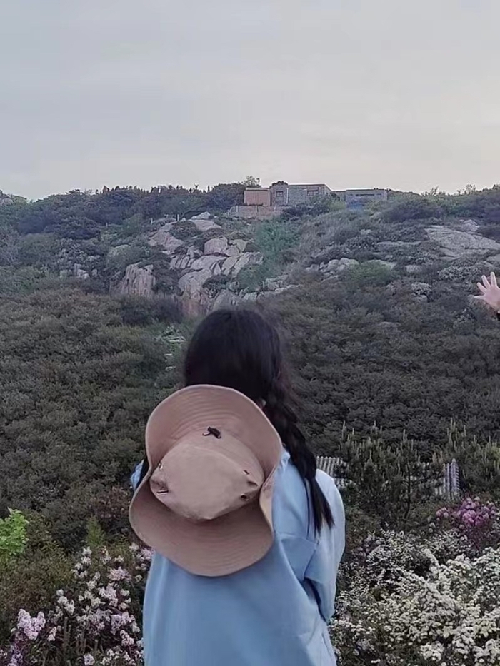 泰山陪爬小伙，年輕女性的獨特探險體驗