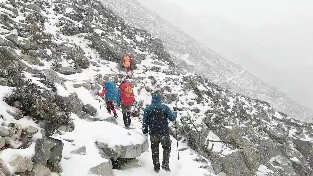 非法穿越陜西鰲太線小伙遭罰款五千元，事件警示與反思